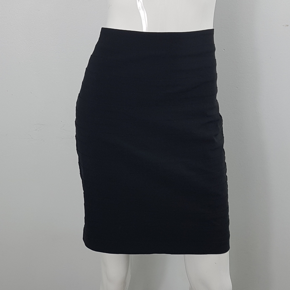 Ricki Super Stretchy Sexy Figure Flattering Skirt Size 6   (K)